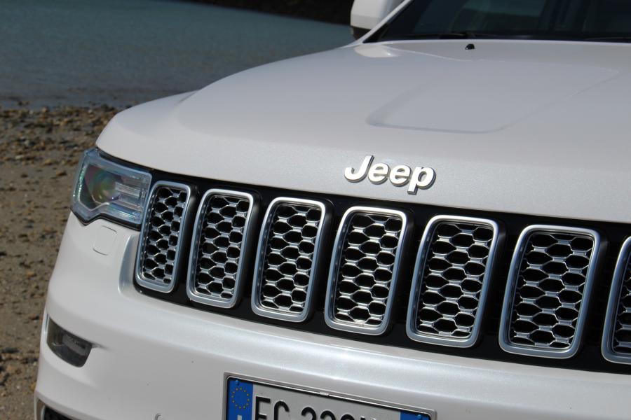 Детали экстерьера Jeep Grand Cherokee Summit 2016 года  (WW) (фото 13 из 28)